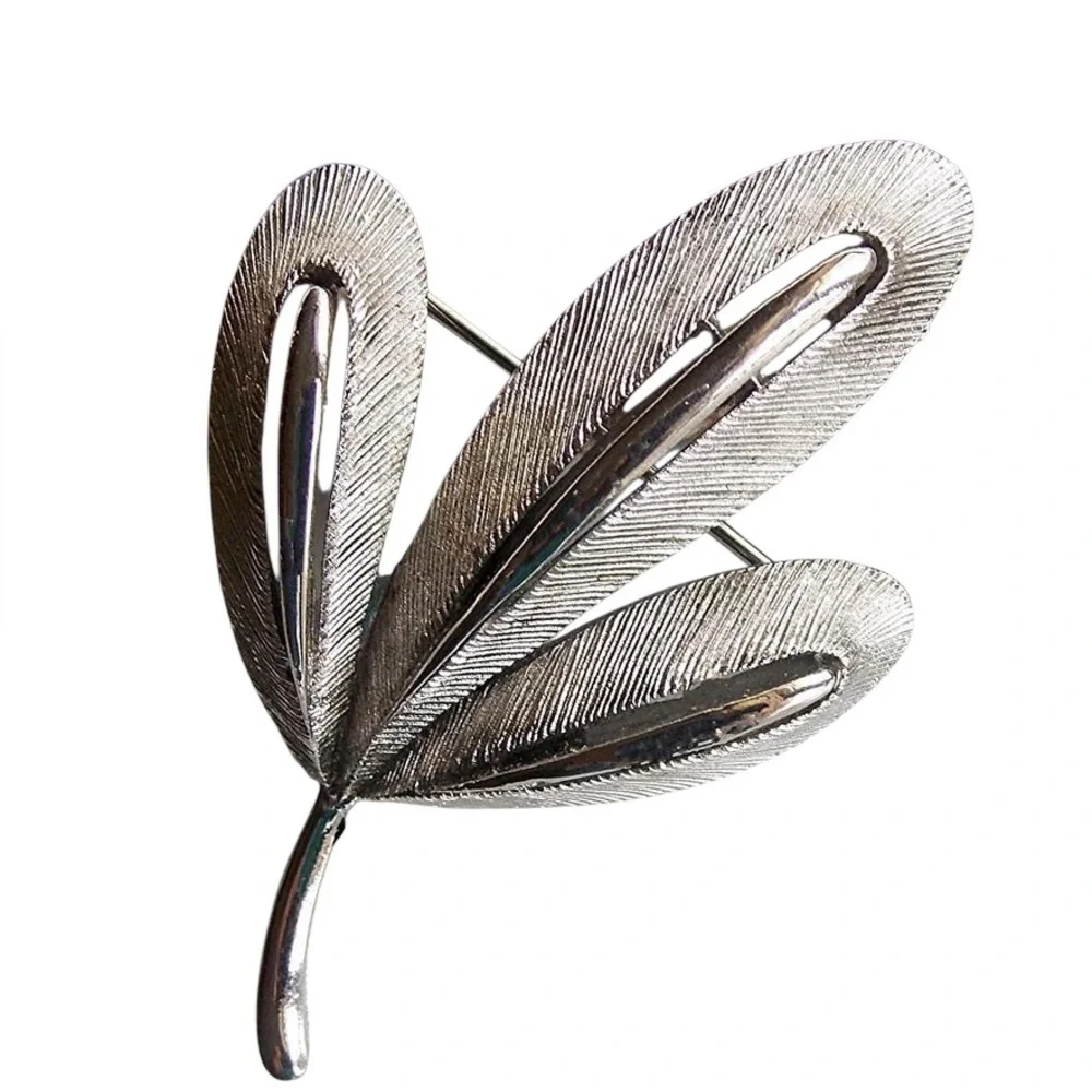 Vintage Silver Tone Leaf Brooch‎